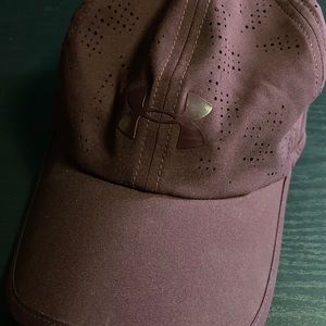 Burgundy/maroon Under Armour women’s baseball cap